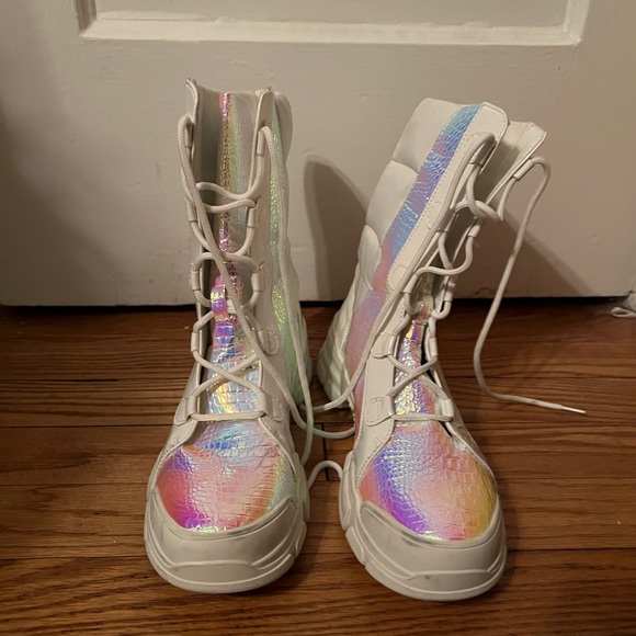 Fashion Nova Irridescent Snow Boots - Picture 5 of 6